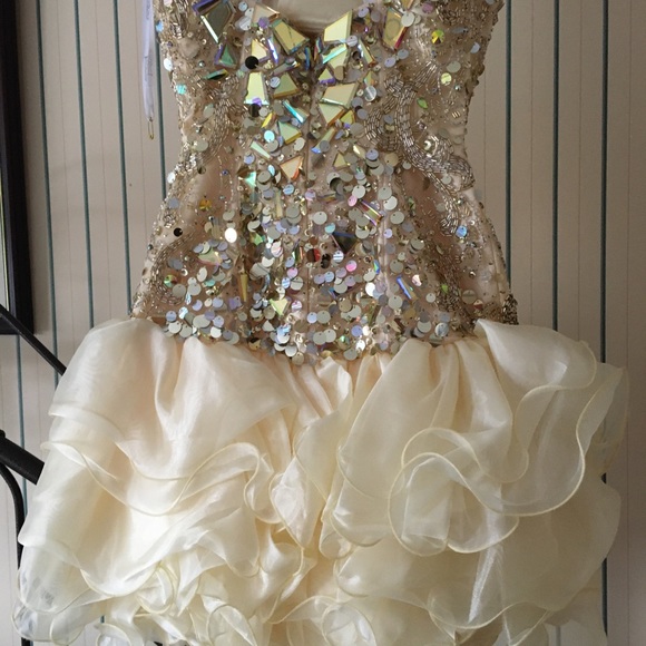 Tony Bowls mini prom dress. Brand new. Size 0. Never worn - Picture 2 of 5